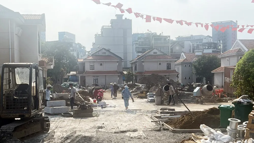 Vụ “Trung tâm Dưỡng lão Thị Nghè (TPHCM): Nóng bức vì cây xanh bị đốn hạ hàng loạt” - Đẩy nhanh tiến độ để công trình sớm hoàn thành