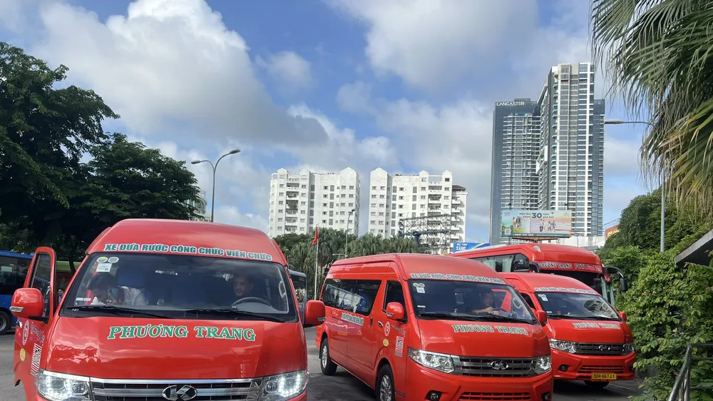 Ngày đầu, cán bộ, công chức chưa đi xe đưa rước về TPHCM làm việc