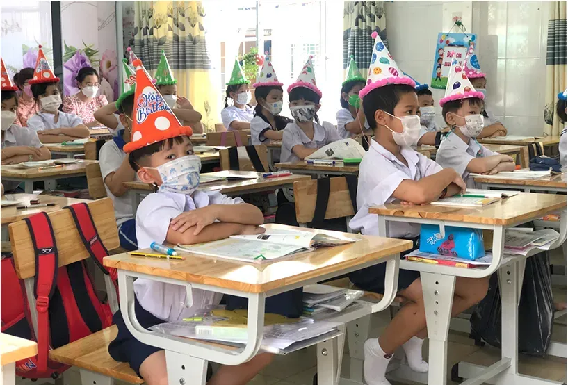 Trị lạm thu trong trường học