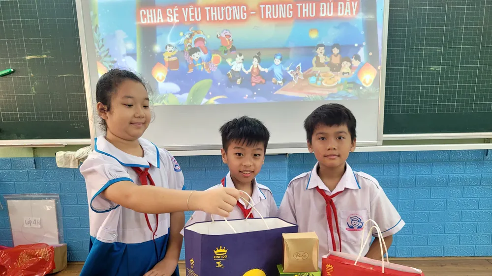 Các khoản đóng góp tự nguyện: Không để phụ huynh “nặng gánh”
