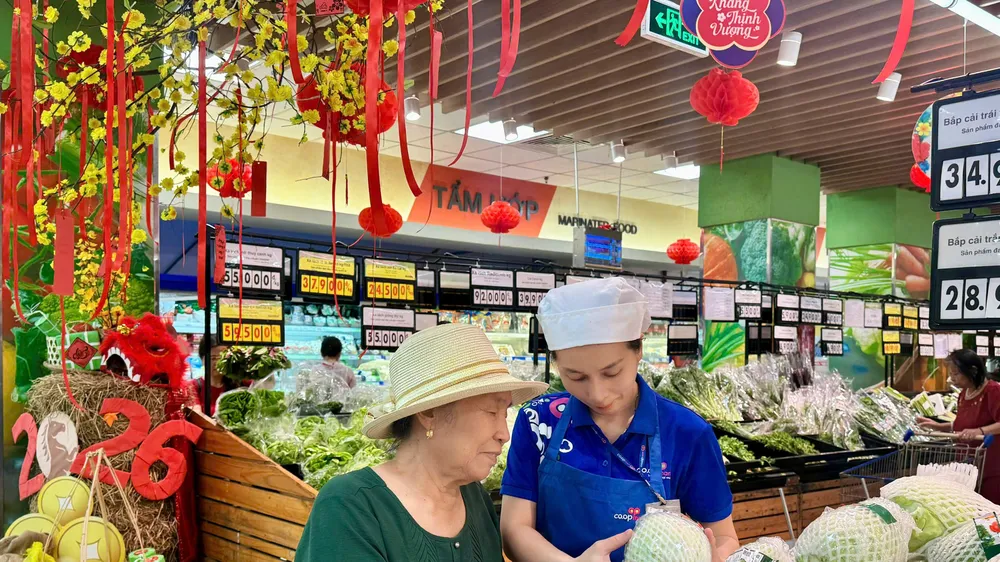 Người tiêu dùng chọn mua hàng hóa tại hệ thống Co.opmart trên địa bàn phường Vũng Tàu, TPHCM. ẢNH: QUANG VŨ