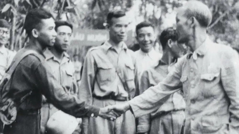 Nhà báo Từ Giấy: Giáo sư Y học - Ngòi bút xuất sắc của quân đội