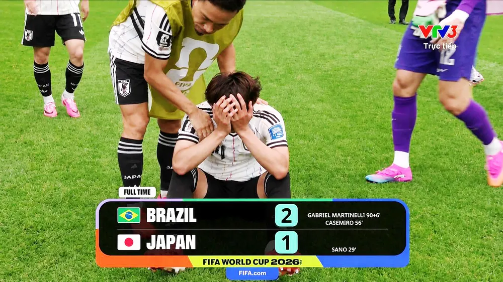 Các cầu thủ Nhật Bản ngậm ngùi sau thất bại tiếc nuối trước Brazil. ẢNH CHỤP MÀN HÌNH VTV