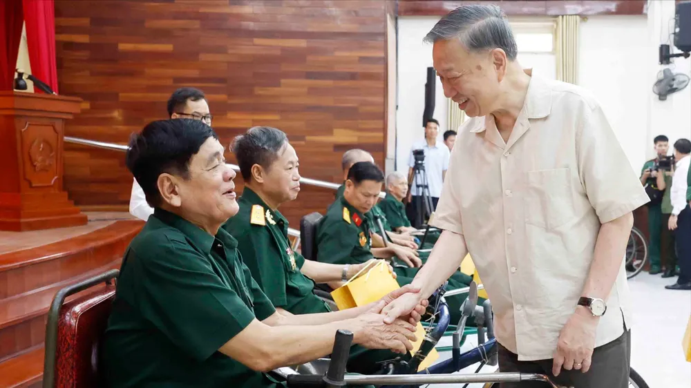 Lãnh đạo Đảng, Nhà nước thăm, tặng quà thương binh, bệnh binh và người có công