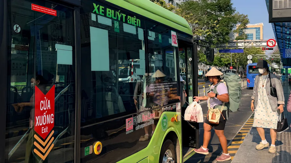Chuyển đổi xanh giao thông, giảm áp lực ô nhiễm: Thích nghi từng bước, không gây xáo trộn
