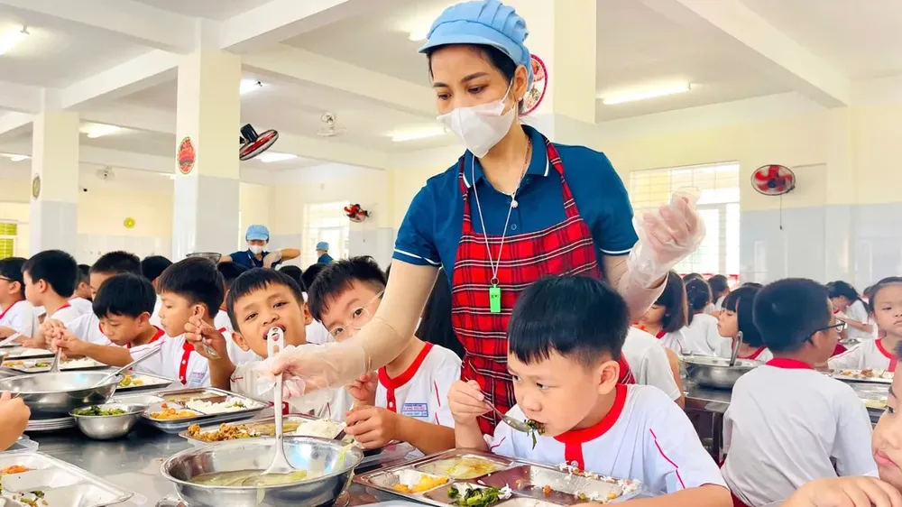 Phụ huynh có thêm kênh giám sát bữa ăn học đường