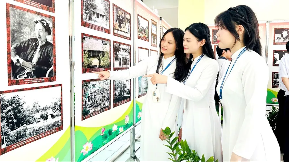 Khi lịch sử được kể bằng ngôn ngữ của người trẻ