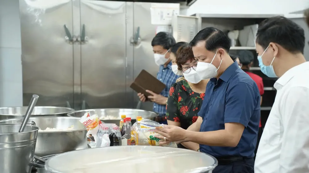 Hoàn thiện quy định về an toàn thực phẩm đối với bếp ăn tập thể
