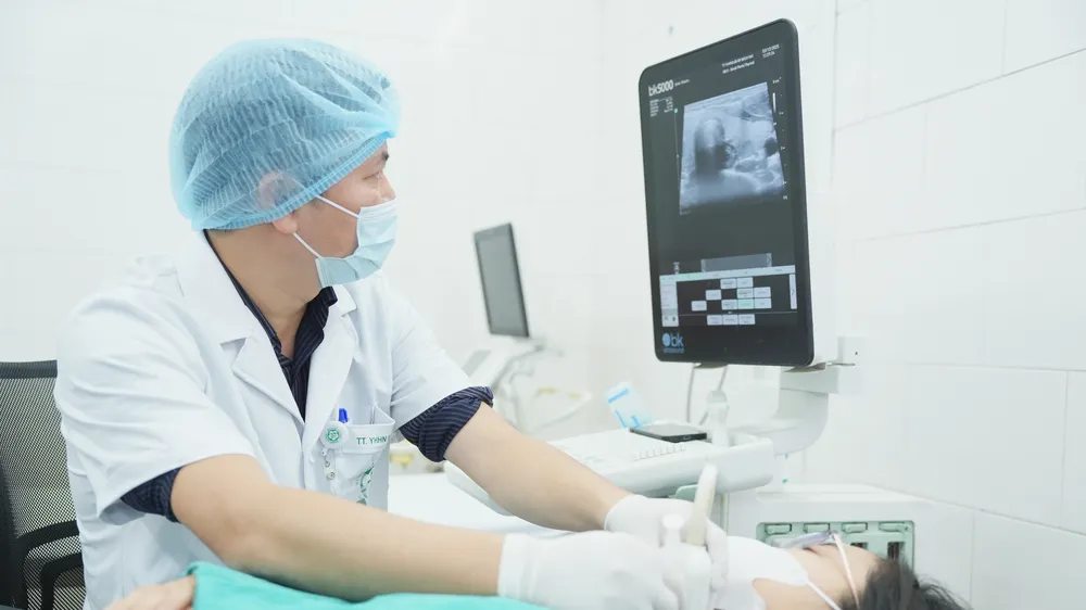 Mở rộng quyền lợi BHYT, giảm gánh nặng chi tiền cho người dân