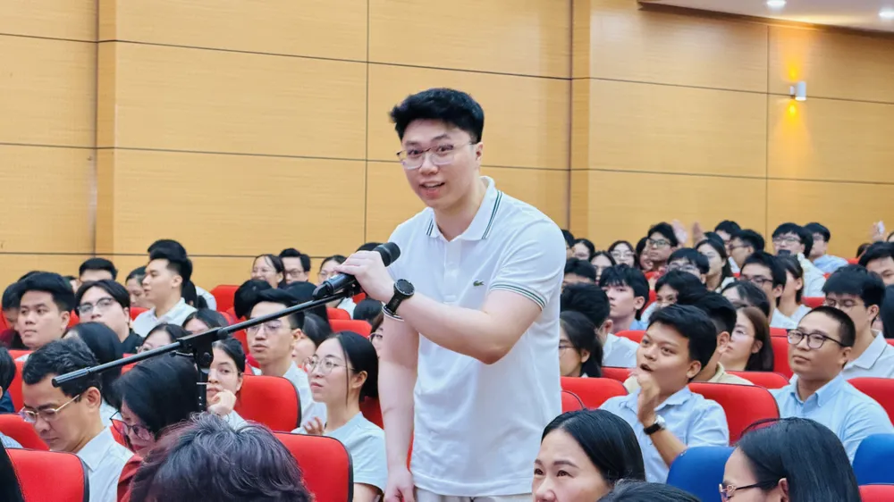 Một tân bác sĩ nội trú lựa chọn chuyên ngành đào tạo tại Trường Đại học Y Hà Nội. Ảnh: NGỌC DUNG
