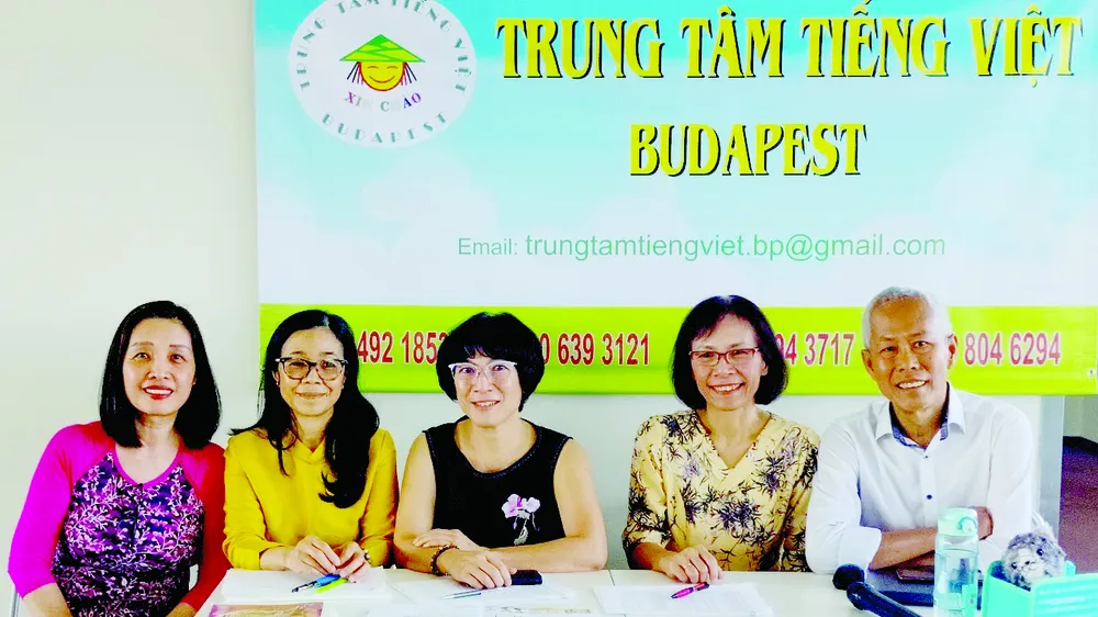 Những người “chở” tiếng Việt qua dòng Danube