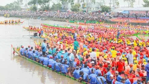 Đồng bào Khmer Nam bộ vào hội đua ghe Ngo