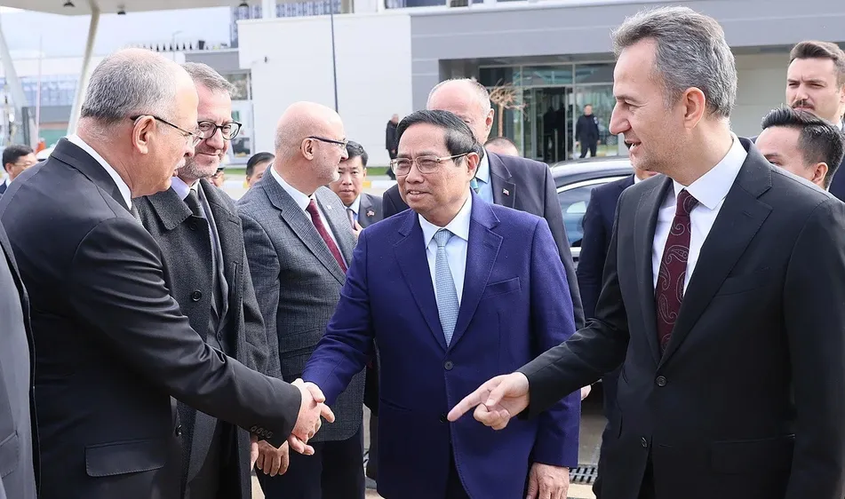 Thủ tướng Phạm Minh Chính tiếp các Bộ trưởng Kinh tế và đến thăm Tập đoàn Công nghiệp Hàng không Vũ trụ Thổ Nhĩ Kỳ