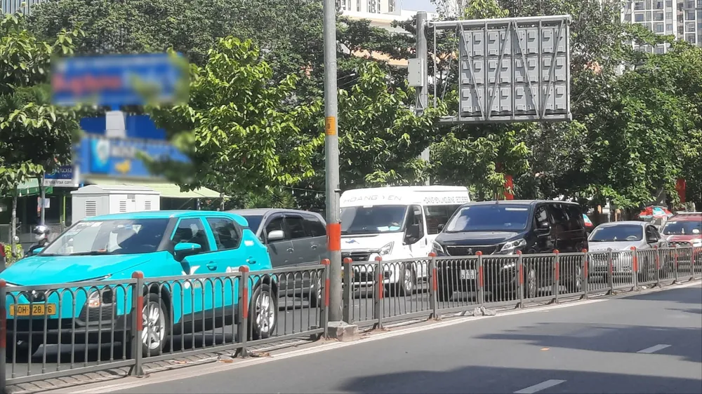 Lượng xe di chuyển tăng cao trong ngày đầu kỳ nghỉ lễ