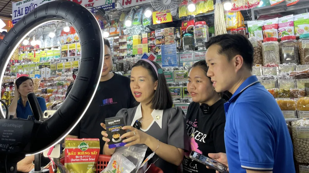 Đi chợ Thủ Đức trực tuyến, chung tay hỗ trợ người khó khăn