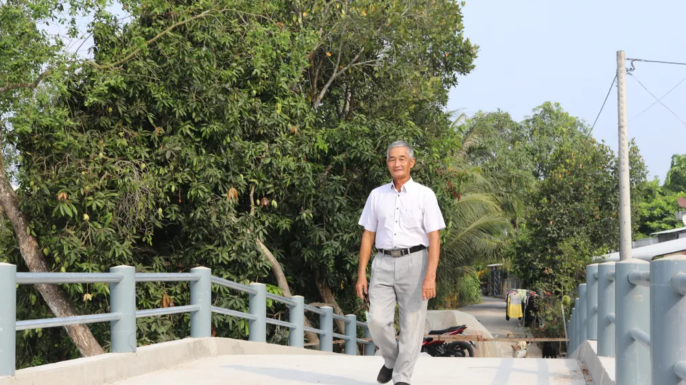 Chú Hai xây cầu