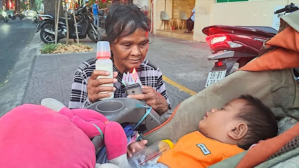 Chung tay chăm lo người cao tuổi - Bài 2: Bươn chải tuổi xế chiều