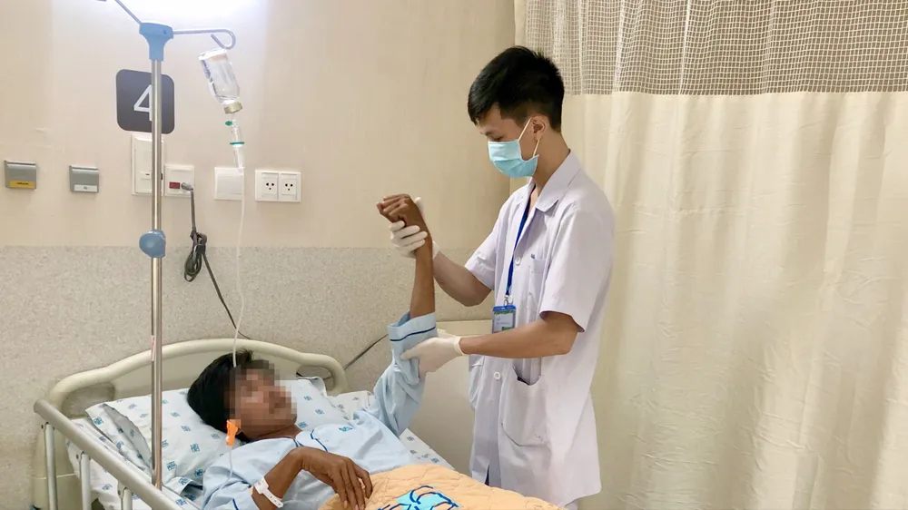 Tự ý truyền dịch: Coi chừng gặp tai biến!