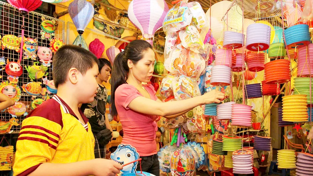 Đội lân trong xóm và hộp bánh trung thu của ông nội