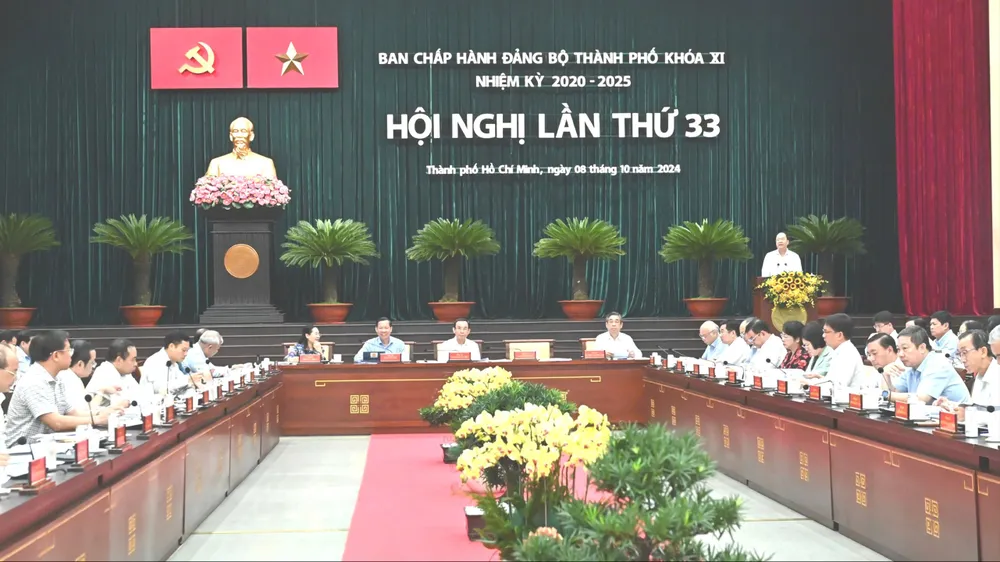 Bàn giải pháp hoàn thành các chỉ tiêu Nghị quyết Đại hội XI của Đảng bộ TPHCM