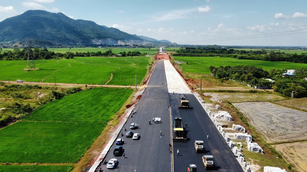 Giải bài toán thiếu mặt bằng và vật liệu san lấp