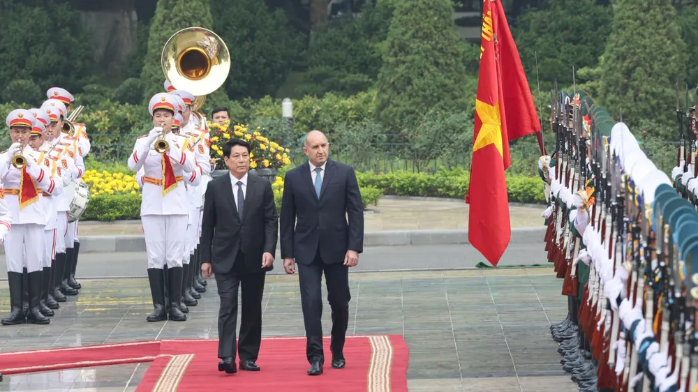 Chủ tịch nước Lương Cường chủ trì lễ đón Tổng thống Bulgaria Rumen Radev thăm chính thức Việt Nam