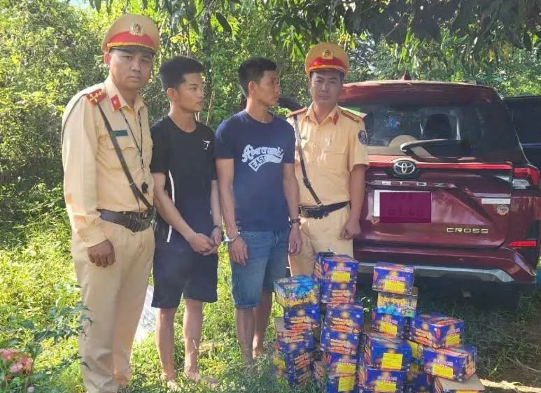 Khởi tố, bắt tạm giam nhóm đối tượng tàng trữ, buôn bán hàng cấm và ma túy