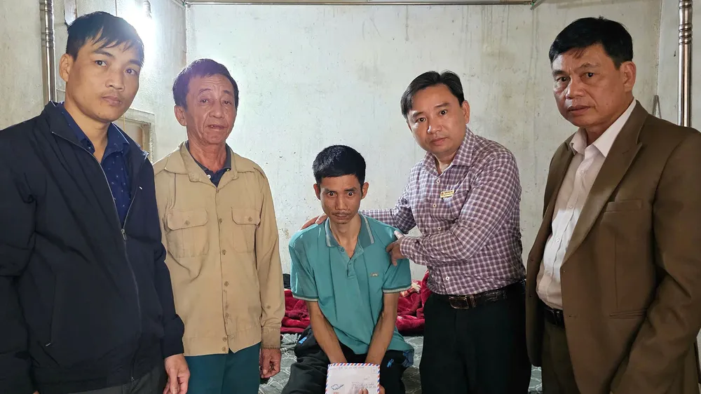 Báo SGGP trao tiền hỗ trợ hoàn cảnh khó khăn ở Hà Tĩnh