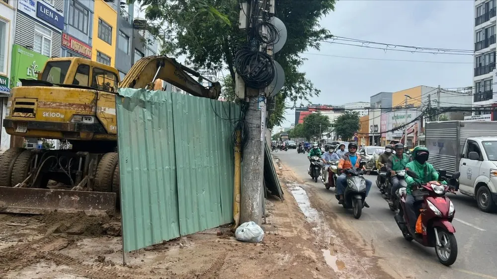 Đẩy nhanh tiến độ di dời hạ tầng kỹ thuật tuyến Metro số 2 Bến Thành - Tham Lương