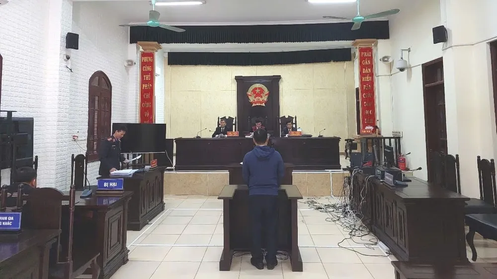 Chủ kênh Youtube bị phạt 18 tháng tù vì tội cưỡng đoạt tài sản