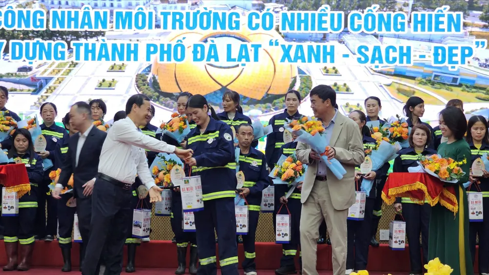 Tôn vinh công nhân môi trường xây dựng TP Đà Lạt xanh – sạch – đẹp