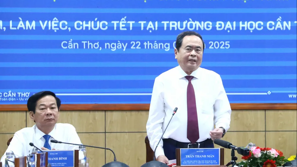Chủ tịch Quốc hội Trần Thanh Mẫn phát biểu khi thăm và làm việc với Trường ĐH Cần Thơ