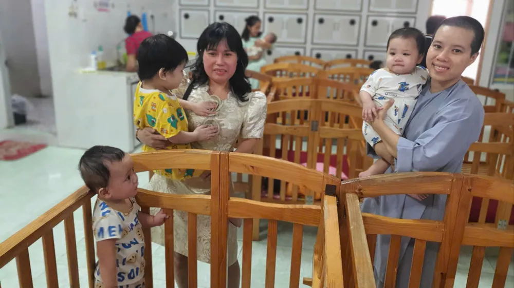 Nối bước cha làm thiện nguyện
