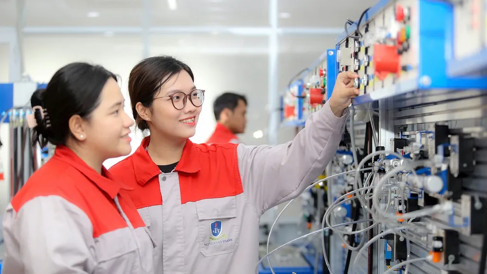 Tiếp tục đẩy mạnh đổi mới căn bản, toàn diện giáo dục
