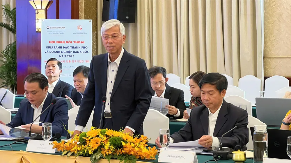 Phó Chủ tịch UBND TPHCM Võ Văn Hoan phát biểu tại hội nghị