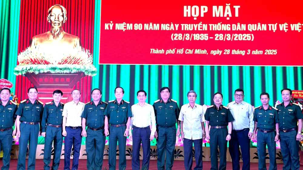 Giữ vững, phát huy truyền thống anh hùng, bất khuất của lực lượng Dân quân tự vệ