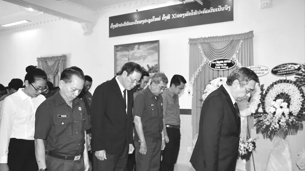 Đoàn Ủy ban MTTQ Việt Nam TPHCM viếng đồng chí Khamtay Siphandone