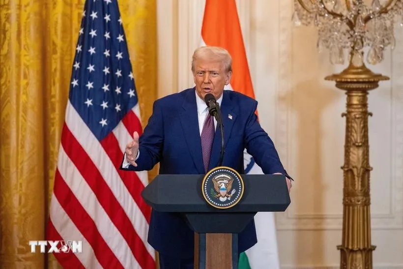 Tổng thống Mỹ Donald Trump ký sắc lệnh nới lỏng quy định xuất khẩu thiết bị quân sự
