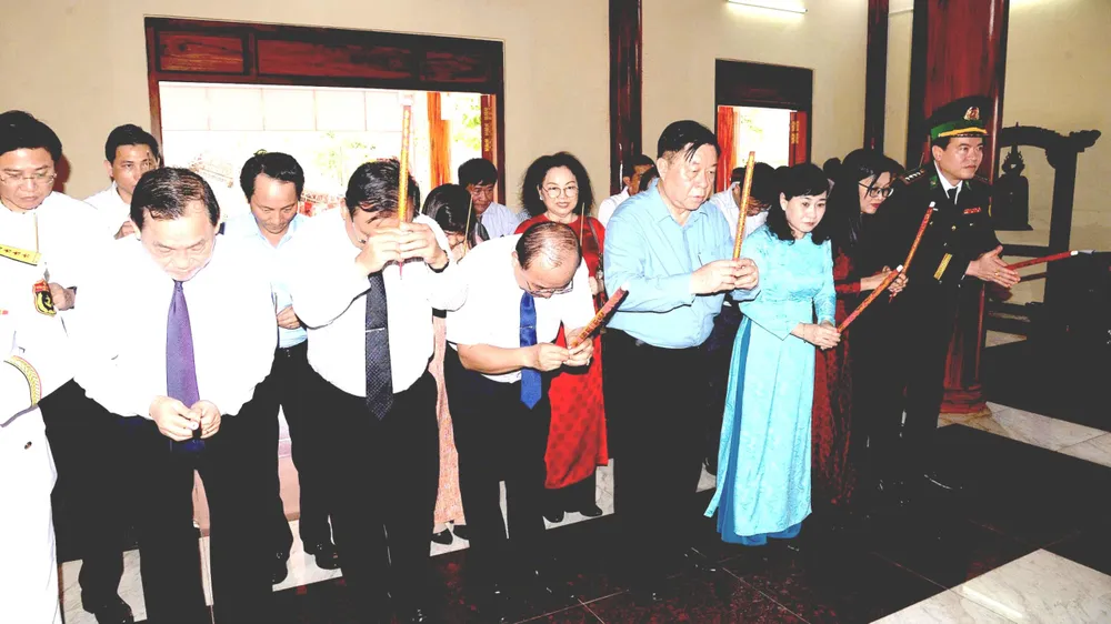 Đồng chí Nguyễn Trọng Nghĩa dự Lễ kỷ niệm 78 năm Ngày Thương binh Liệt sĩ tại Đồng Tháp