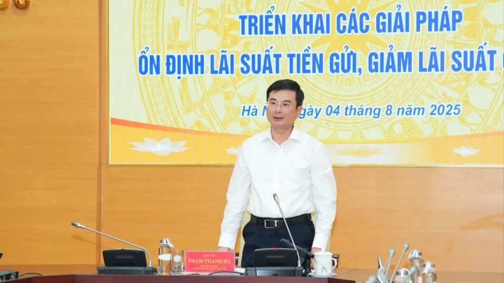 Tiếp tục hạ lãi suất cho vay để hỗ trợ tăng trưởng kinh tế