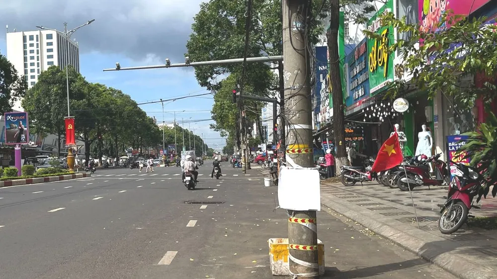 Trụ điện dưới lòng đường
