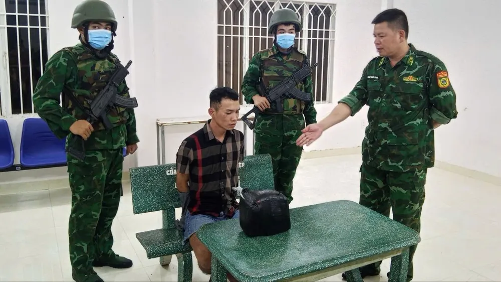 Bắt đối tượng vận chuyển 3,6kg ma túy qua biên giới
