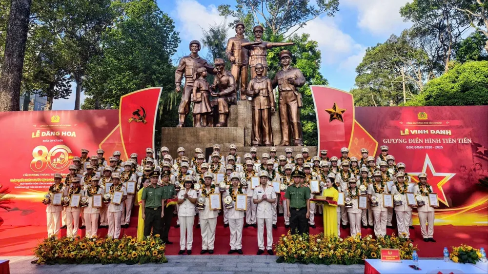 Công an TPHCM tuyên dương 80 gương điển hình tiên tiến 