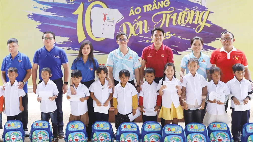 Thắp lên niềm vui trước ngày tựu trường