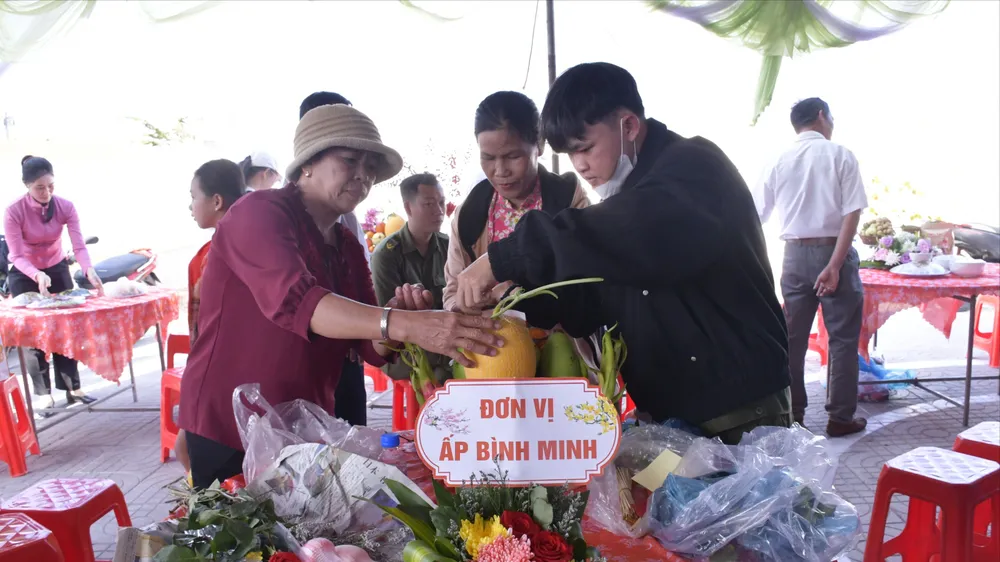 Rộn ràng hoạt động “Xuân yêu thương”, chăm lo tết cho người dân khó khăn