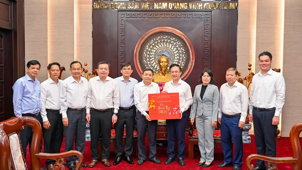 Lãnh đạo Tỉnh ủy Đồng Tháp thăm, chúc tết Đảng bộ TPHCM