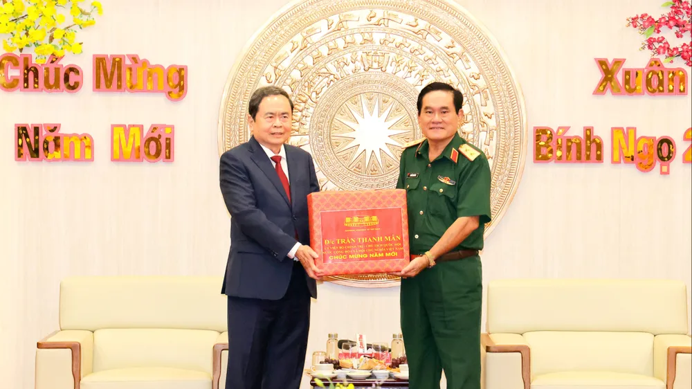 Chủ tịch Quốc hội Trần Thanh Mẫn thăm, chúc tết Quân khu 9