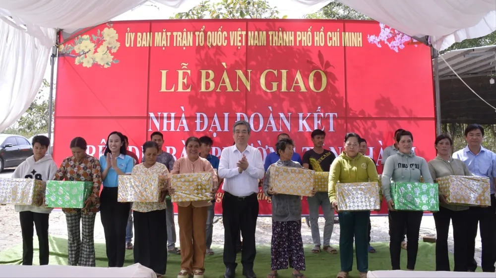 Những phần quà ấm áp nghĩa tình