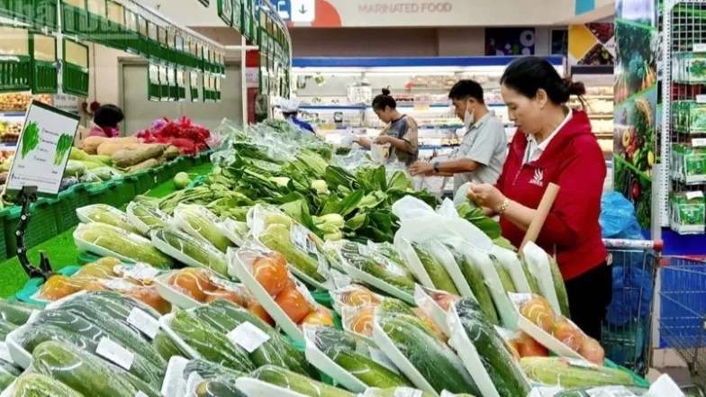 Giá cả ngày mùng 1 tết không có biến động, nguồn cung hàng hóa dồi dào