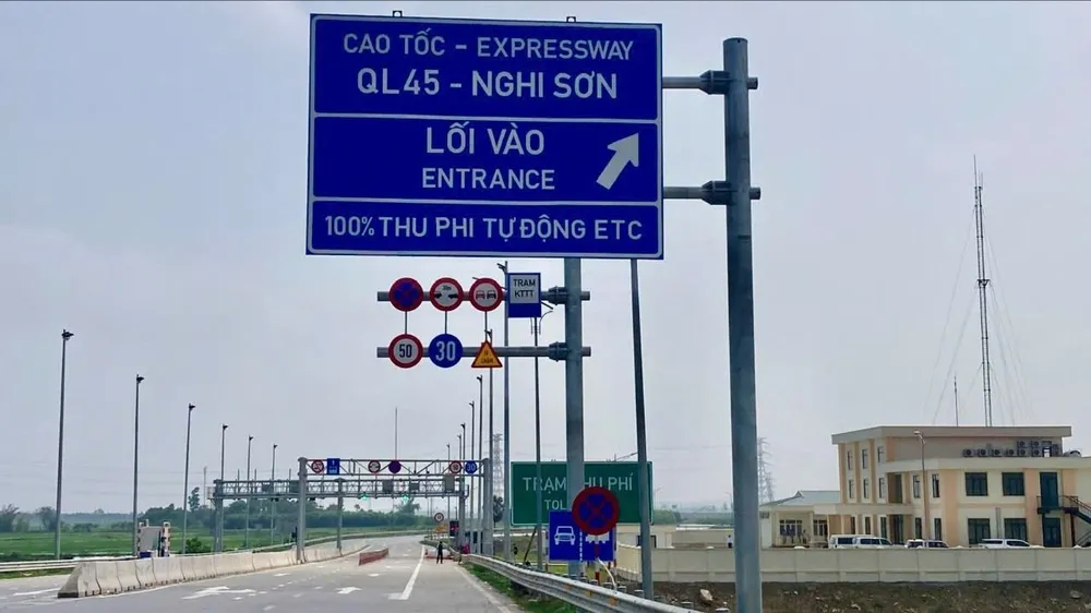 Hơn 10.000 giao dịch sau 10 giờ thu phí 5 đoạn đường cao tốc Bắc - Nam 